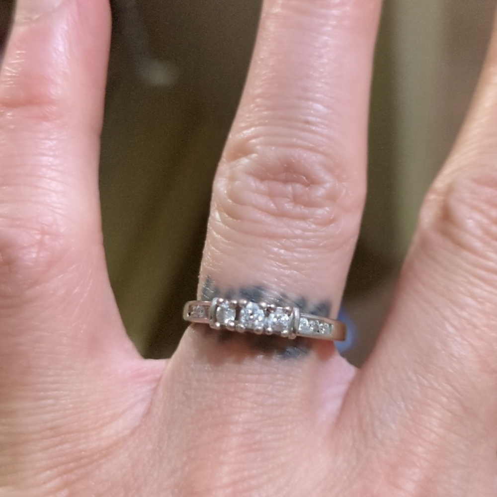 10k diamond ring